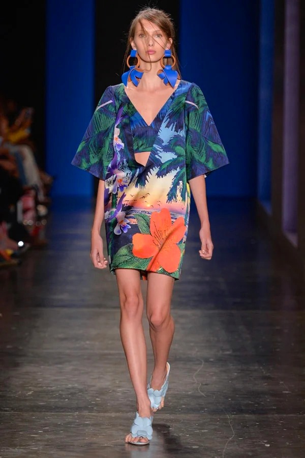 'Oversized' - Tuniken mit tropischen Prints, sehr fashion